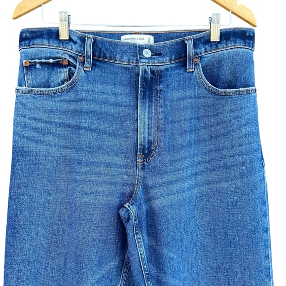 Abercrombie & Fitch - High Rise Mom Jean - Size 31 - Picture 7 of 15